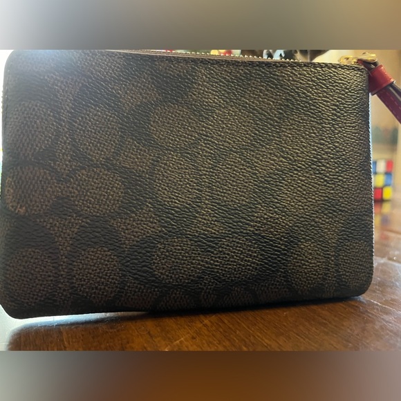 New w/ tags Coach wristlet - Picture 10 of 16